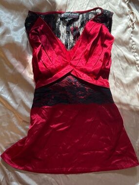 Simply French • y2K Red and black lace and satin sleeveless top
